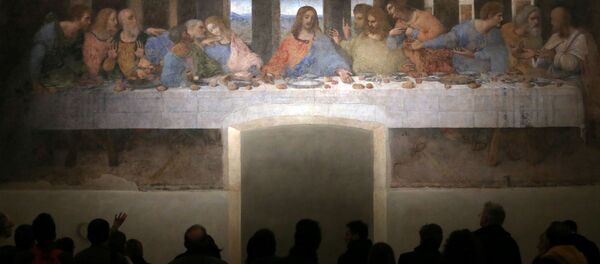 Посетители рассматривают картину Тайная вечеря в церкви Санта-Мария-делле-Грацие, Милан, Италия - Sputnik Moldova-România