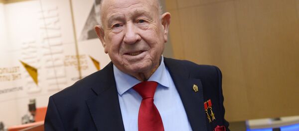 Космонавт Алексей Леонов Космонавт Алексей Леонов - Sputnik Молдова