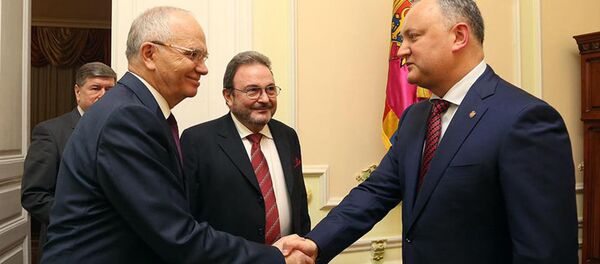 Встреча Игоря Додона с послом Российской Федерации в Республике Молдова Фаритом Мухаметшиным и послом по особым поручениям МИД РФ Сергеем Губаревым - Sputnik Молдова