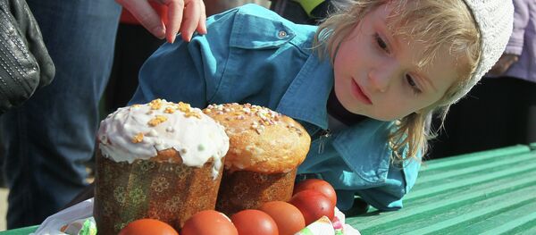 Освящение пасхальных куличей Освящение пасхальных куличей - Sputnik Молдова