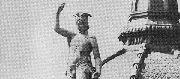 Статуя Меркурия на крыше Органного зала в Кишиневе Статуя Меркурия на крыше Органного зала в Кишиневе - Sputnik Молдова