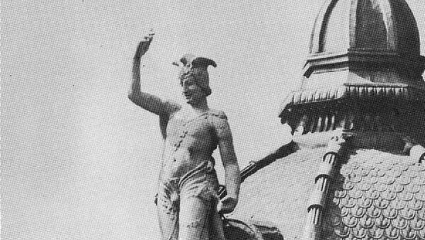Статуя Меркурия на крыше Органного зала в Кишиневе - Sputnik Молдова