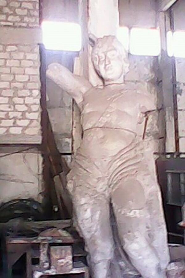 Изуродованная временем и людьми статуя Меркурия с крыши Органного зала Изуродованная временем и людьми статуя Меркурия с крыши Органного зала - Sputnik Молдова