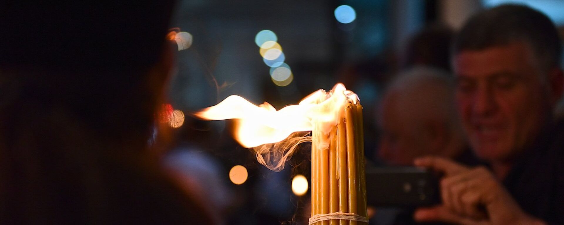 Благодатный огонь  - Sputnik Молдова, 1920, 06.04.2026