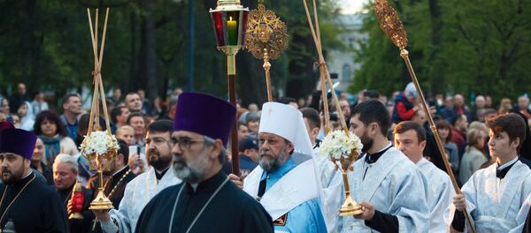 Благодатный огонь привезли в Кишинев из Иерусалима Благодатный огонь привезли в Кишинев из Иерусалима - Sputnik Молдова