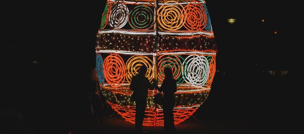 Благодатный огонь привезли в Кишинев из Иерусалима Благодатный огонь привезли в Кишинев из Иерусалима - Sputnik Moldova