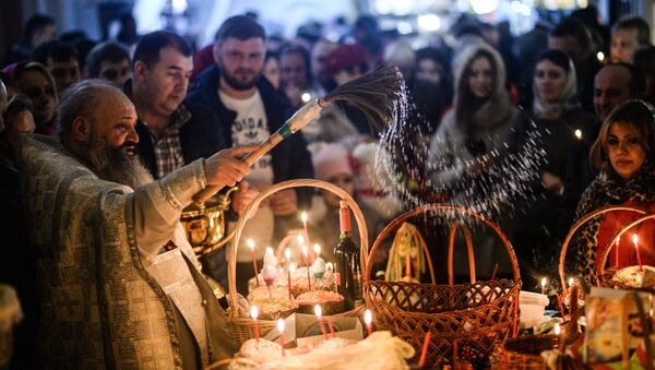 Освящение пасхальных куличей и яиц в Великую субботу - Sputnik Moldova