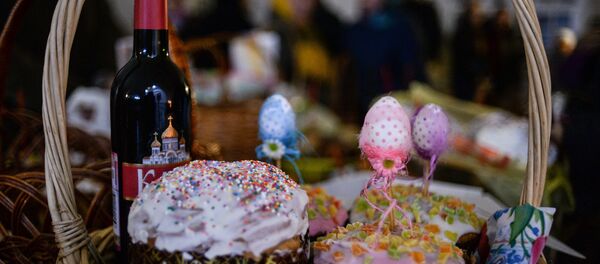 Освящение пасхальных куличей, архивное фото.  - Sputnik Молдова