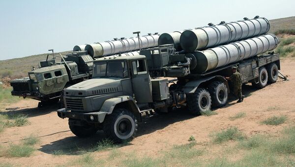An S-300 surface-to-air missile system - Sputnik Moldova-România