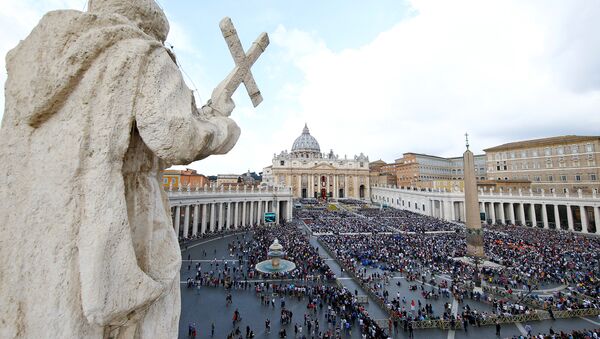 Pope Francis leads the Easter mass in Saint Peter's Square at the Vatican April 16, 2017 - Sputnik Moldova-România
