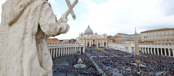 Pope Francis leads the Easter mass in Saint Peter's Square at the Vatican April 16, 2017 - Sputnik Moldova-România