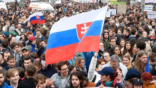 Шествие против коррупции в Братиславе - Sputnik Молдова