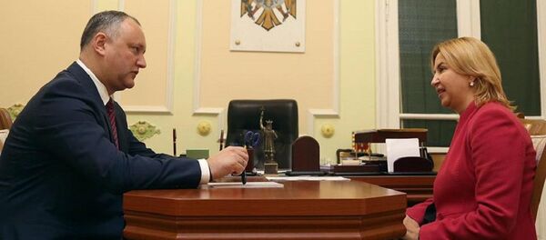 Президент Молдовы Игорь Додон и башкан Гагаузии Ирина Влах Президент Молдовы Игорь Додон и башкан Гагаузии Ирина Влах - Sputnik Молдова