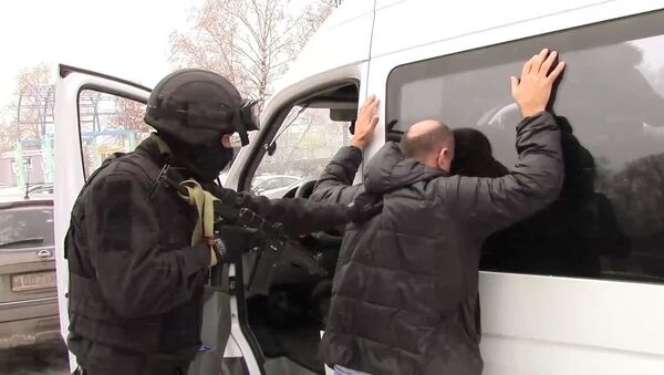 Сотрудники ФСБ на операции по задержанию правонарушителей, архивное фото - Sputnik Молдова