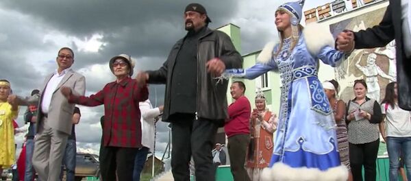 Я российский монгол, и я русский – Стивен Сигал приехал в Якутию - Sputnik Молдова