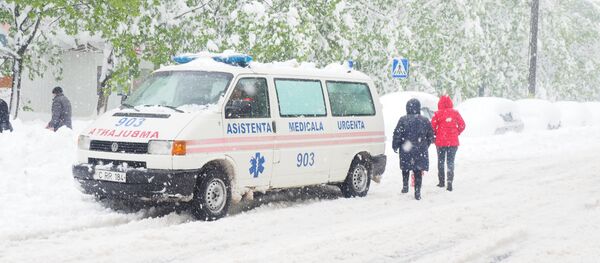 Скорая помощь во время снегопада в Кишиневе - Sputnik Молдова