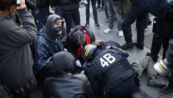 В столкновениях с полицией в центре Парижа ранен протестующий - Sputnik Moldova-România