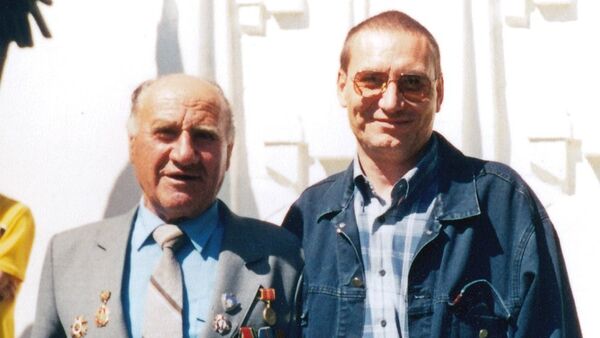 Борис Шаповалов с отцом, ветеранов ВОВ Андреем Шаповаловым - Sputnik Молдова