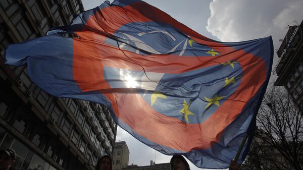A man waves an anti NATO and EU flag during an anti NATO rally in downtown Belgrade, Serbia, March 27, 2016. - Sputnik Moldova