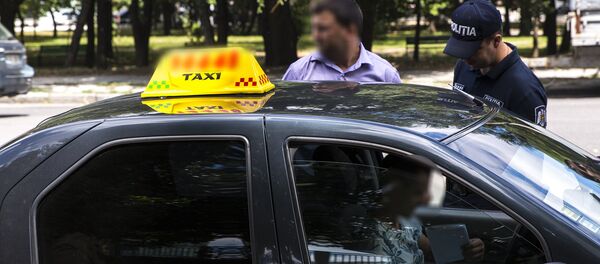 Raid poliție vs taximetriști Raid poliție vs taximetriști - Sputnik Молдова