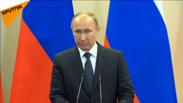 LIVE: Совместная пресс-конференция Владимира Путина и Ангелы Меркель в Сочи - Sputnik Молдова