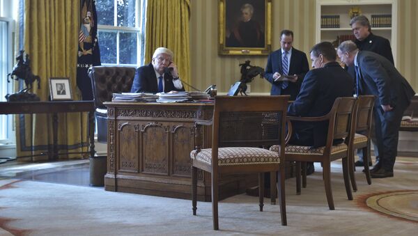 US President Donald Trump speaks on the phone with Russia's President Vladimir Putin from the Oval Office of the White House on January 28, 2017, in Washington, DC - Sputnik Moldova-România