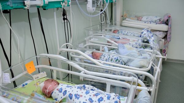 Новорожденные дети, архивное фото.  - Sputnik Молдова