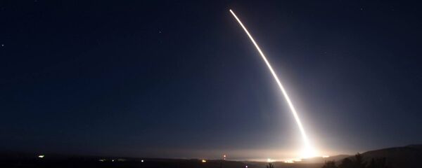 In this photo provided by U.S. Air Force, an unarmed Minuteman III intercontinental ballistic missile launches during an operational test on Saturday, Feb. 20, 2016 at Vandenberg Air Force Base, California. - Sputnik Moldova-România