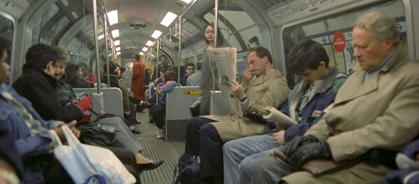 В вагоне лондонского метро - Sputnik Moldova-România