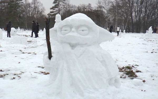 Снеговик в виде мастера Йоды - Sputnik Молдова