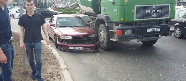 Accident rutier în Chișinău lângă universitatea Ion Creangă - Sputnik Moldova