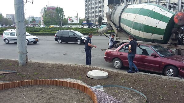 Accident rutier în Chișinău lângă universitatea Ion Creangă Accident rutier în Chișinău lângă universitatea Ion Creangă - Sputnik Moldova