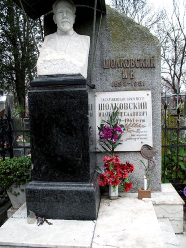 Надгробие на могиле Ивана Шолковского - Sputnik Молдова