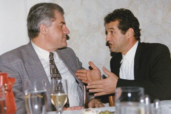 ”Doi vinovați de serviciu, Gigi Becali și Mitică Dragomir, când se cearta, când se împacă, dar întotdeauna se respectă, în felul lor” ”Doi vinovați de serviciu, Gigi Becali și Mitică Dragomir, când se cearta, când se împacă, dar întotdeauna se respectă, în felul lor” - Sputnik Moldova-România