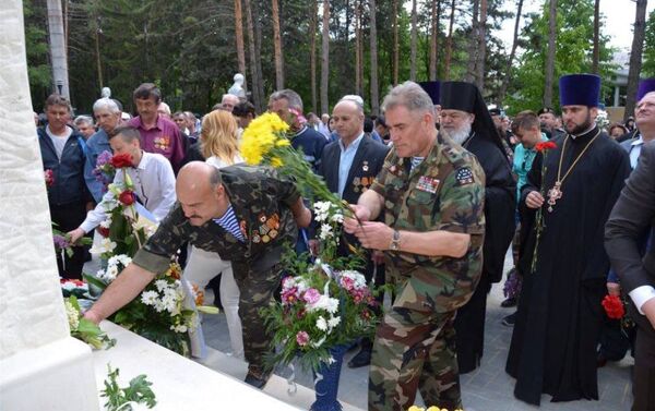 Открытие памятника афганцам, чернобыльцам и комбатантам в Единцах - Sputnik Молдова