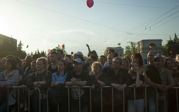 Зрители на концерте 7 мая - Sputnik Молдова