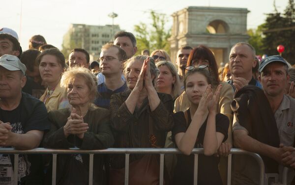 Зрители на концерте 7 мая - Sputnik Молдова