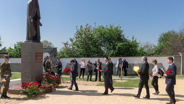 В Дубоссарах открыли памятник жертвам фашизма на месте расстрела почти двух десятков тысяч евреев - Sputnik Молдова