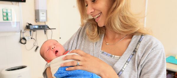 Мама с ребенком - Sputnik Молдова