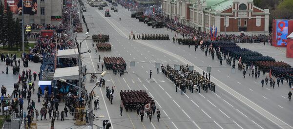 Военный парад, посвящённый 72-й годовщине Победы, в городах России - Sputnik Moldova