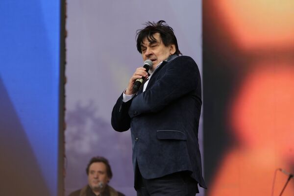 Александр Серов на концерте, посвященном  Дню Победы и Дню Европы - Sputnik Молдова