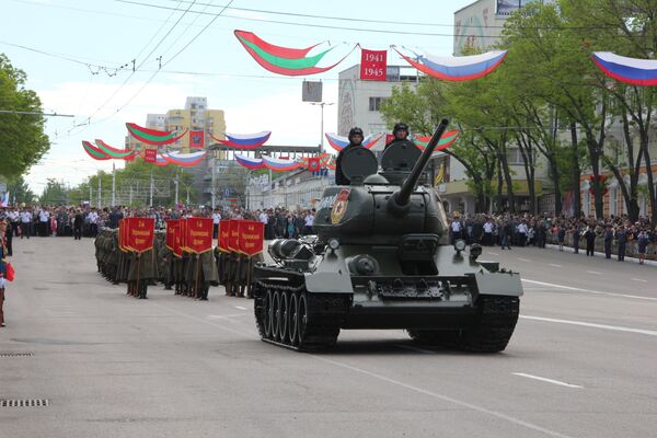 В День Победы в Приднестровье ежегодно проводят военный парад - Sputnik Молдова
