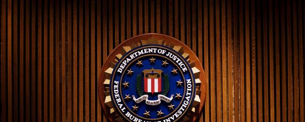 A crest of the Federal Bureau of Investigation is seen 03 August 2007 inside the J. Edgar Hoover FBI Building in Washington, DC. - Sputnik Moldova-România