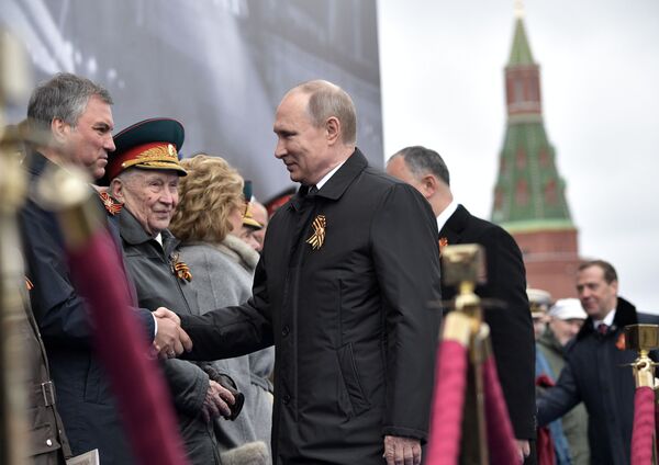 Președintele rus Vladimir Putin la parada militară din Piața Roșie - Sputnik Moldova-România