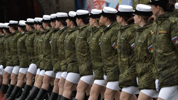 Cводный парадный расчет женщин-военнослужащих - Sputnik Молдова