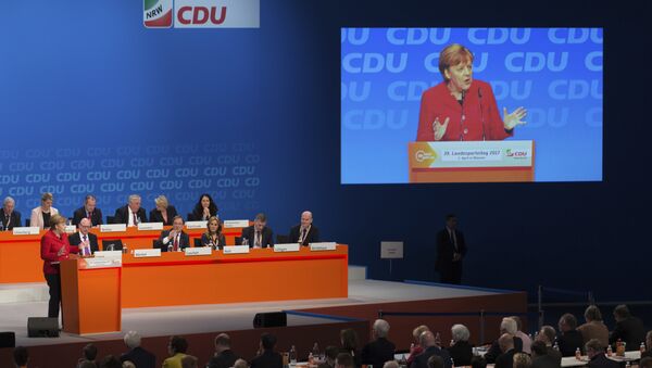 German chancellor and head of the German Christian Democrats, CDU, Angela Merkel, speaks at a regional party convention of the CDU in North Rhine-Westphalia, in Muenster, Germany. (File) - Sputnik Moldova-România