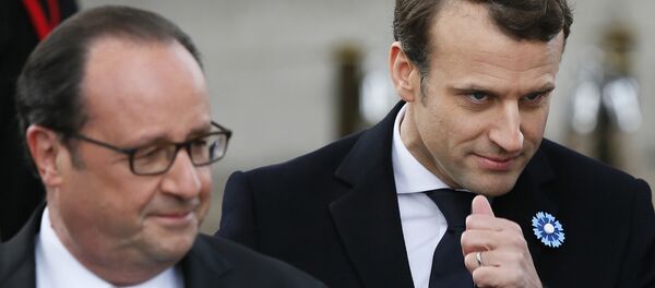 Президент Франции Франсуа Олланд и избранный президент Франции Эммануэль Макрон - Sputnik Молдова