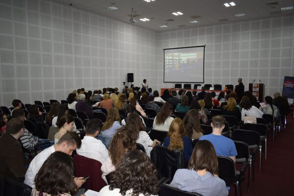 Conferinţa Internaţională Comics in Teaching Languages - for a New Age of Didactic Creativity, Vaslui, România Conferinţa Internaţională Comics in Teaching Languages - for a New Age of Didactic Creativity, Vaslui, România - Sputnik Moldova