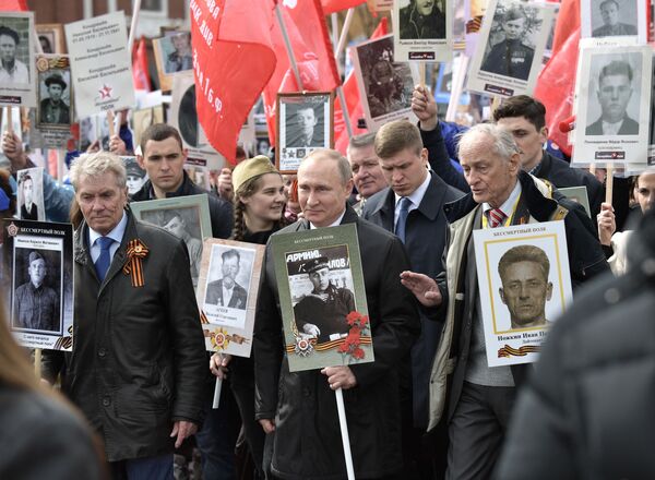 Putin a participat la acțiunea „Regimentul nemuritor” Putin a participat la acțiunea „Regimentul nemuritor” - Sputnik Moldova