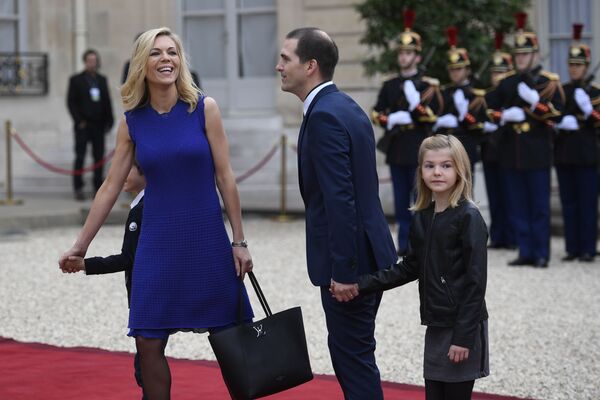 Падчерица избранного президента Франции Эммануэля Макрона со семьей - Sputnik Молдова